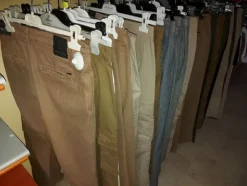 2#7928 Stock di abbigliamento e calzature uomo donna e bambino