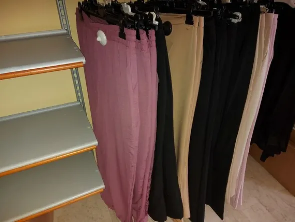 2#7928 Stock di abbigliamento e calzature uomo donna e bambino
