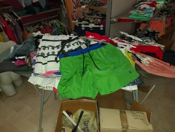 2#7928 Stock di abbigliamento e calzature uomo donna e bambino