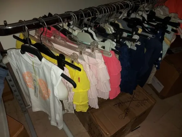 2#7928 Stock di abbigliamento e calzature uomo donna e bambino