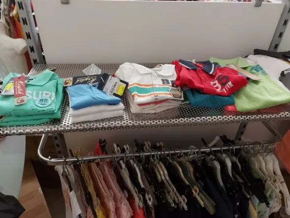 2#7928 Stock di abbigliamento e calzature uomo donna e bambino