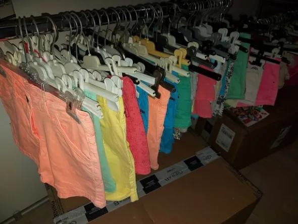 2#7928 Stock di abbigliamento e calzature uomo donna e bambino