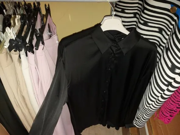 2#7928 Stock di abbigliamento e calzature uomo donna e bambino