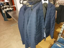 2#7928 Stock di abbigliamento e calzature uomo donna e bambino
