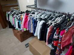 2#7928 Stock di abbigliamento e calzature uomo donna e bambino