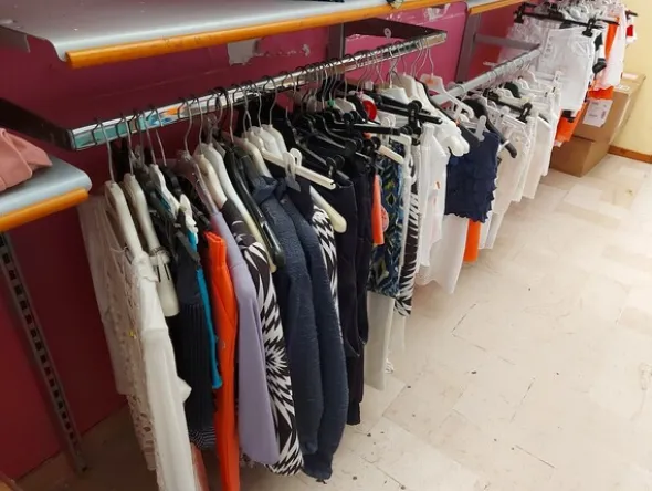 2#7928 Stock di abbigliamento e calzature uomo donna e bambino