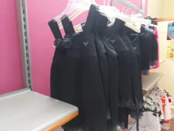 2#7928 Stock di abbigliamento e calzature uomo donna e bambino