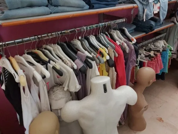 2#7928 Stock di abbigliamento e calzature uomo donna e bambino