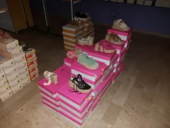 2#7928 Stock di abbigliamento e calzature uomo donna e bambino