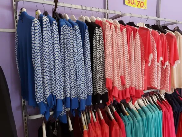2#7928 Stock di abbigliamento e calzature uomo donna e bambino