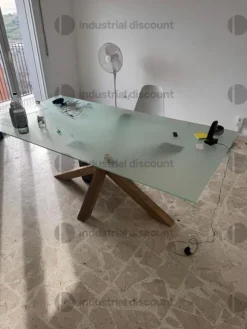 6#10133 Stock di arredi ed attrezzature da ufficio.