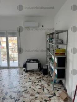 6#10133 Stock di arredi ed attrezzature da ufficio.