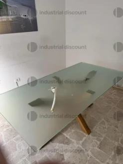 6#10133 Stock di arredi ed attrezzature da ufficio.