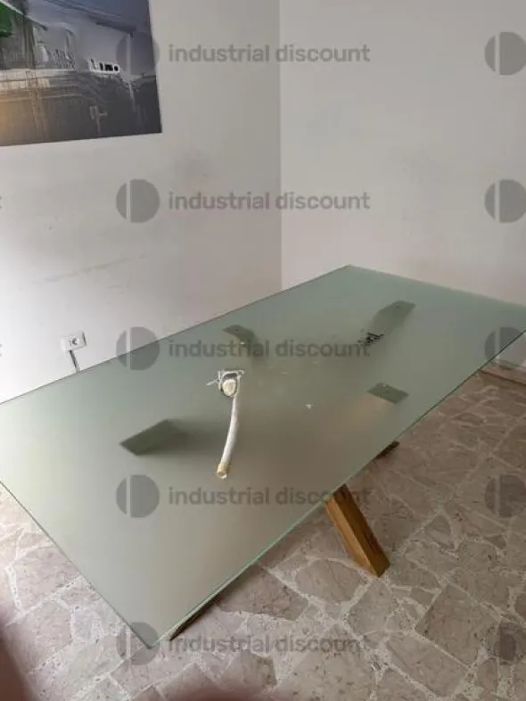 6#10133 Stock di arredi ed attrezzature da ufficio.
