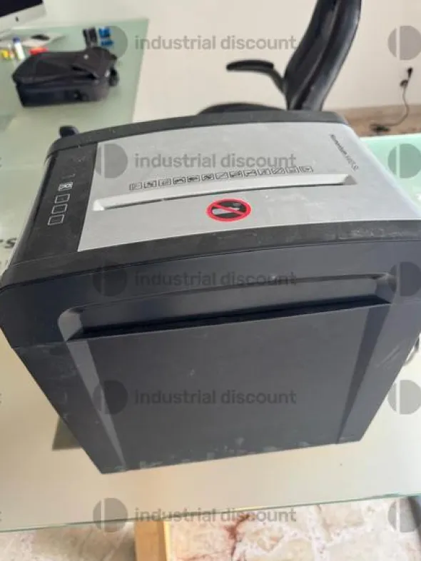 6#10133 Stock di arredi ed attrezzature da ufficio.