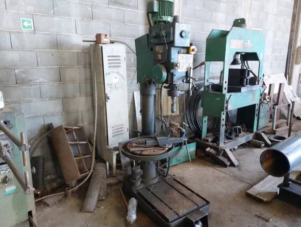 2#7267 Stock di attrezzature dismesse e materiale ferroso