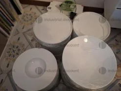 1#9692 Stock di bottiglie di vino, attrezzature e arredi per la ristorazione
