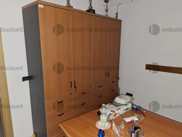 18#10037 Stock di espositori, arredi e merce per l'idraulica