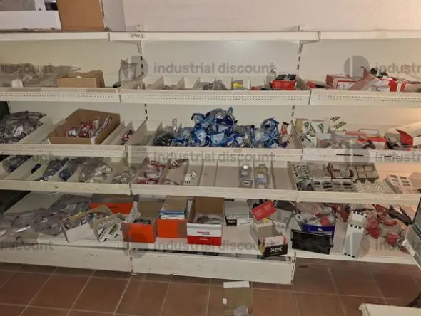 15#10037 Stock di prodotti per ferramenta