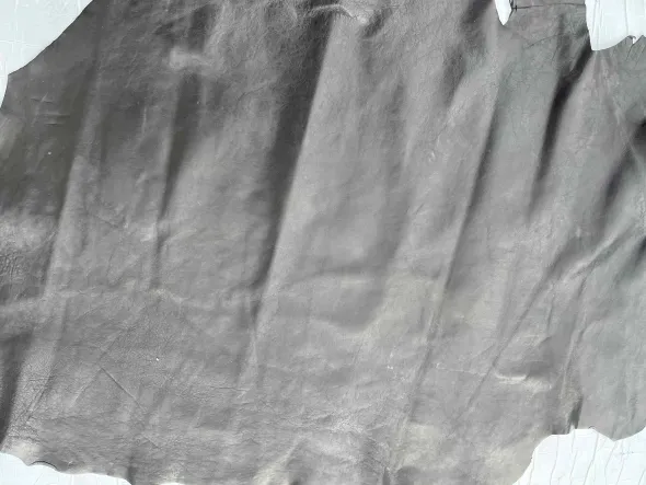 Stock pellame ovino colore Nero per export
