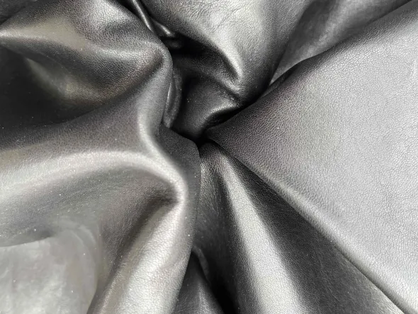 Stock pellame ovino colore Nero per export
