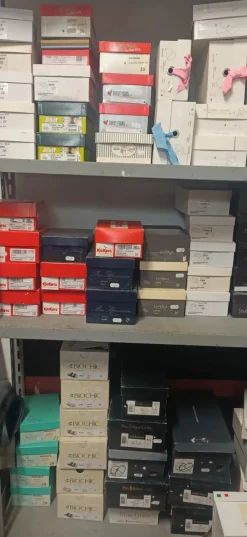 Stock scarpe nuove di marchi italiani