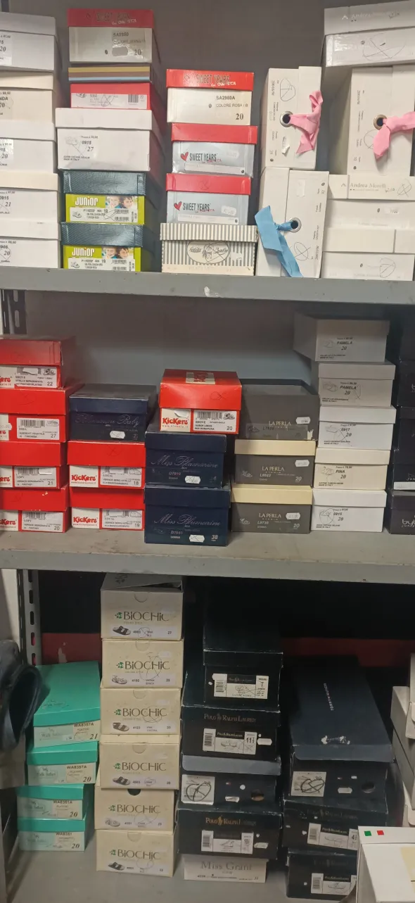 Stock scarpe nuove di marchi italiani
