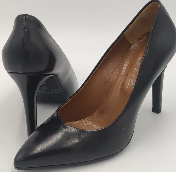 Stock scarpe nuove di marchi italiani