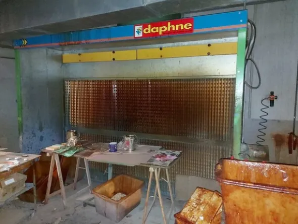 13#6135 Strettoio e cabina di verniciatura a secco