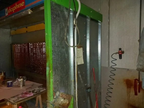 13#6135 Strettoio e cabina di verniciatura a secco