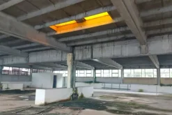 #24434 Struttura commerciale con cortile privato
