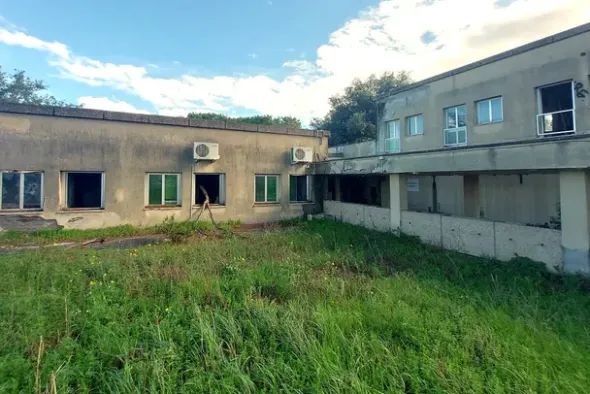 #24843 Struttura direzionale con terrazzi e cortile