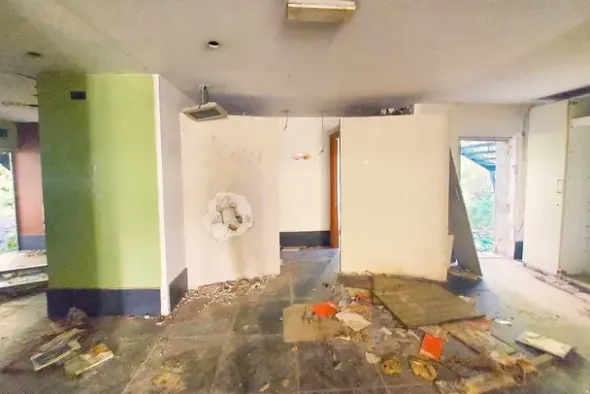 #24843 Struttura direzionale con terrazzi e cortile