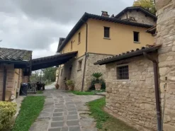 #15016 Struttura ricettiva con centro benessere e campo da golf