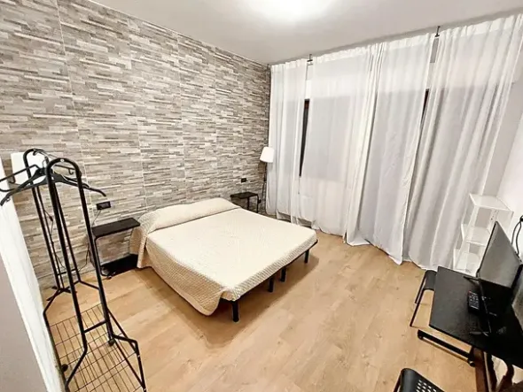 #23000 Struttura ricettiva in zona semicentrale
