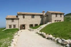 #21432 Struttura ricettiva su cima di montagna