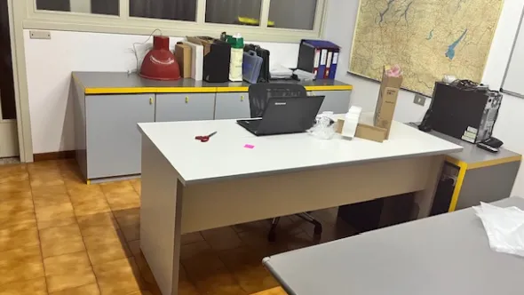 Svendo per cessata attività mobili ufficio