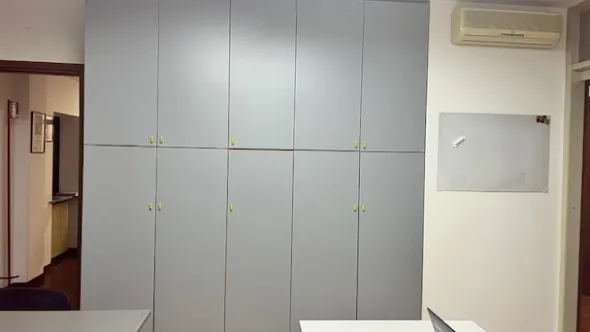 Svendo per cessata attività mobili ufficio
