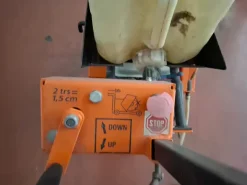 Taglia asfalto
