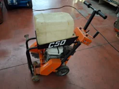 Taglia asfalto