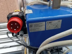 Taglierina ad acqua grossi formati e battiscopa