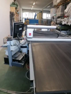 TAGLIO AUTOMATICO CON LAVAGNA E PROGRAMMA DI DISEGNO