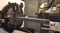 taglio laser tubo con sorgente fibra