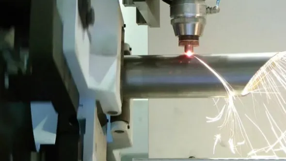 taglio laser tubo con sorgente fibra