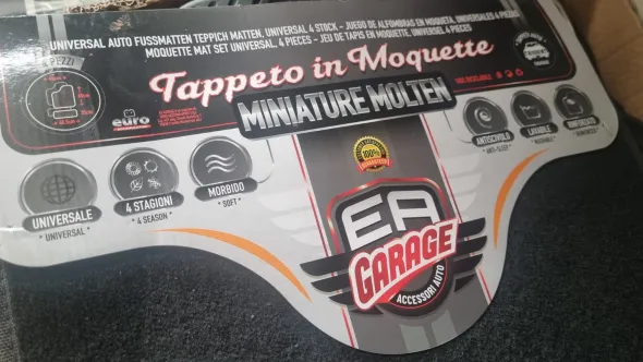 Tappettini per macchina.