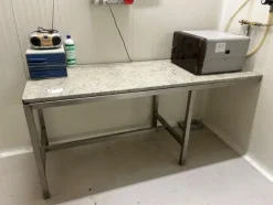 61#8671 Tavoli da lavoro