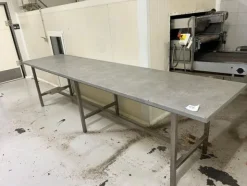 61#8671 Tavoli da lavoro