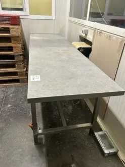 63#8671 Tavoli da lavoro