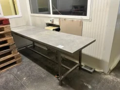 63#8671 Tavoli da lavoro
