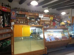 Tavoli sedie e bancone